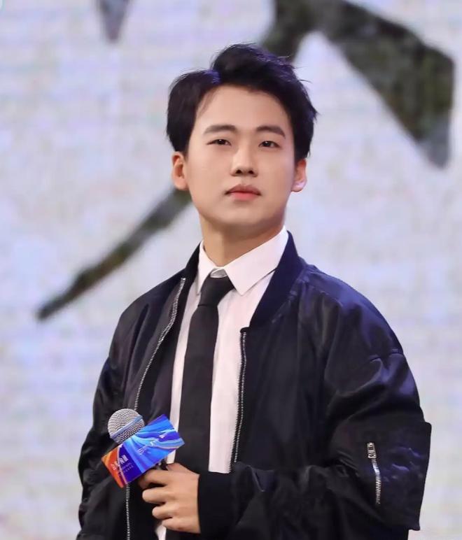 狐狸尾巴终于藏不住了怎么解释_狐狸尾巴_