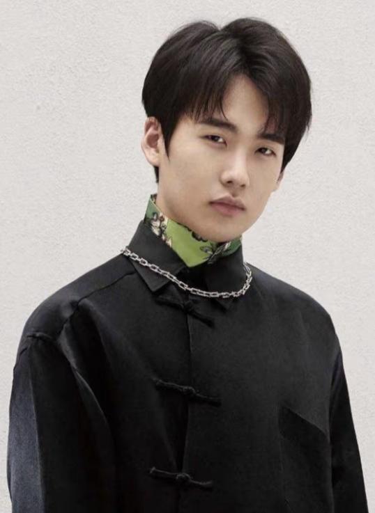 狐狸尾巴终于藏不住了怎么解释__狐狸尾巴