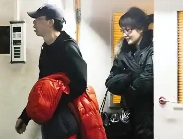 世上没有后悔药？离婚传闻真相大白后的徐帆，已经走了另一条路__世上没有后悔药？离婚传闻真相大白后的徐帆，已经走了另一条路