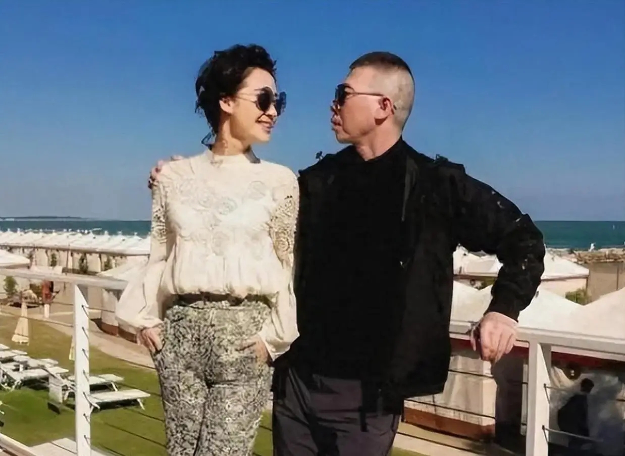 世上没有后悔药？离婚传闻真相大白后的徐帆，已经走了另一条路__世上没有后悔药？离婚传闻真相大白后的徐帆，已经走了另一条路