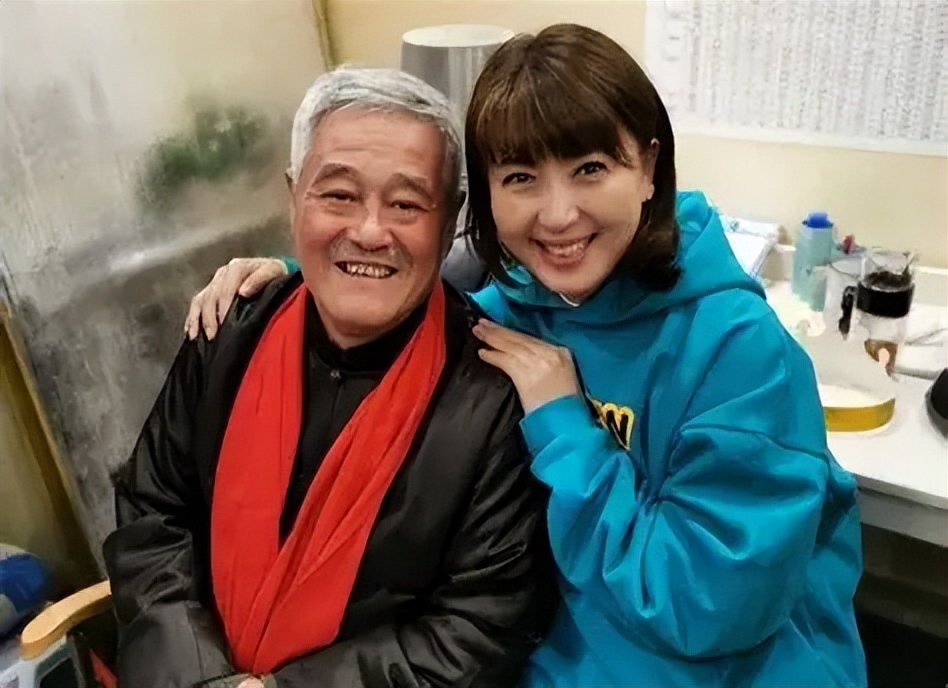 _闫学晶事件再升级！官媒出手锐评撕下"遮羞布"，赵本山当年没说错_闫学晶事件再升级！官媒出手锐评撕下"遮羞布"，赵本山当年没说错