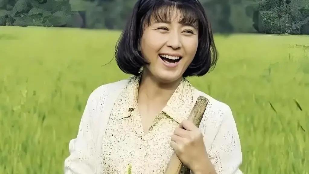 闫学晶事件再升级！官媒出手锐评撕下"遮羞布"，赵本山当年没说错_闫学晶事件再升级！官媒出手锐评撕下"遮羞布"，赵本山当年没说错_