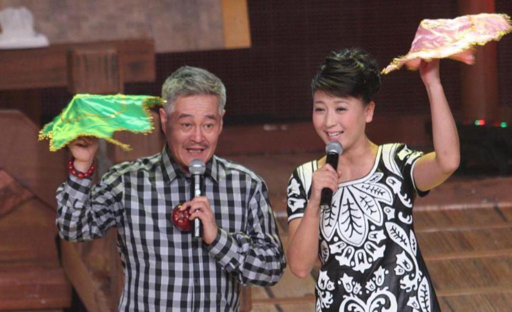 _闫学晶事件再升级！官媒出手锐评撕下"遮羞布"，赵本山当年没说错_闫学晶事件再升级！官媒出手锐评撕下"遮羞布"，赵本山当年没说错