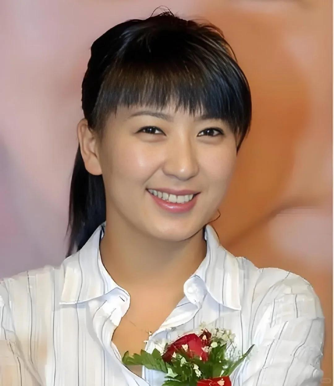 _闫学晶事件再升级！官媒出手锐评撕下"遮羞布"，赵本山当年没说错_闫学晶事件再升级！官媒出手锐评撕下"遮羞布"，赵本山当年没说错