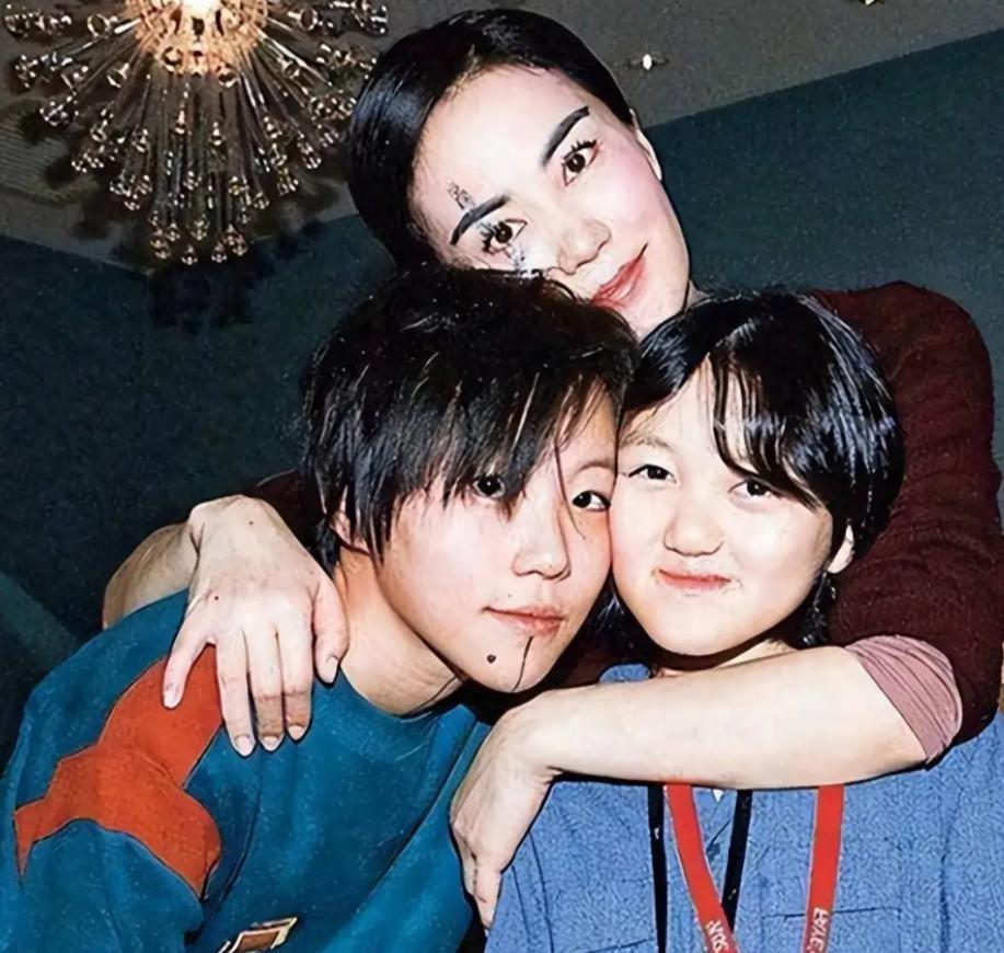 王菲谢霆锋怎么和好的_王菲谢霆锋结果_