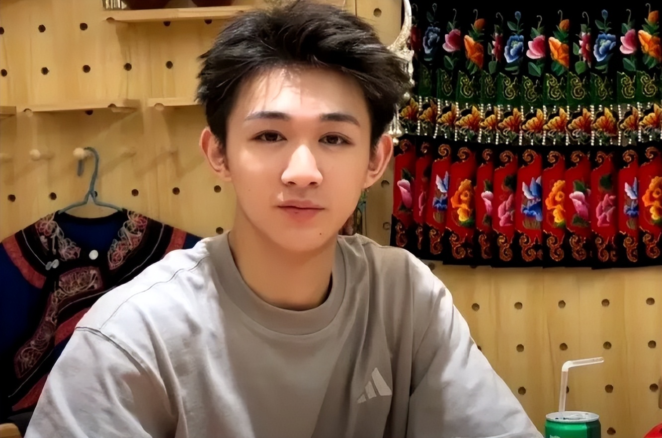 风波升级！司晓迪再爆猛料，檀健次、鹿晗被牵连，王安宇最冤枉！__风波升级！司晓迪再爆猛料，檀健次、鹿晗被牵连，王安宇最冤枉！