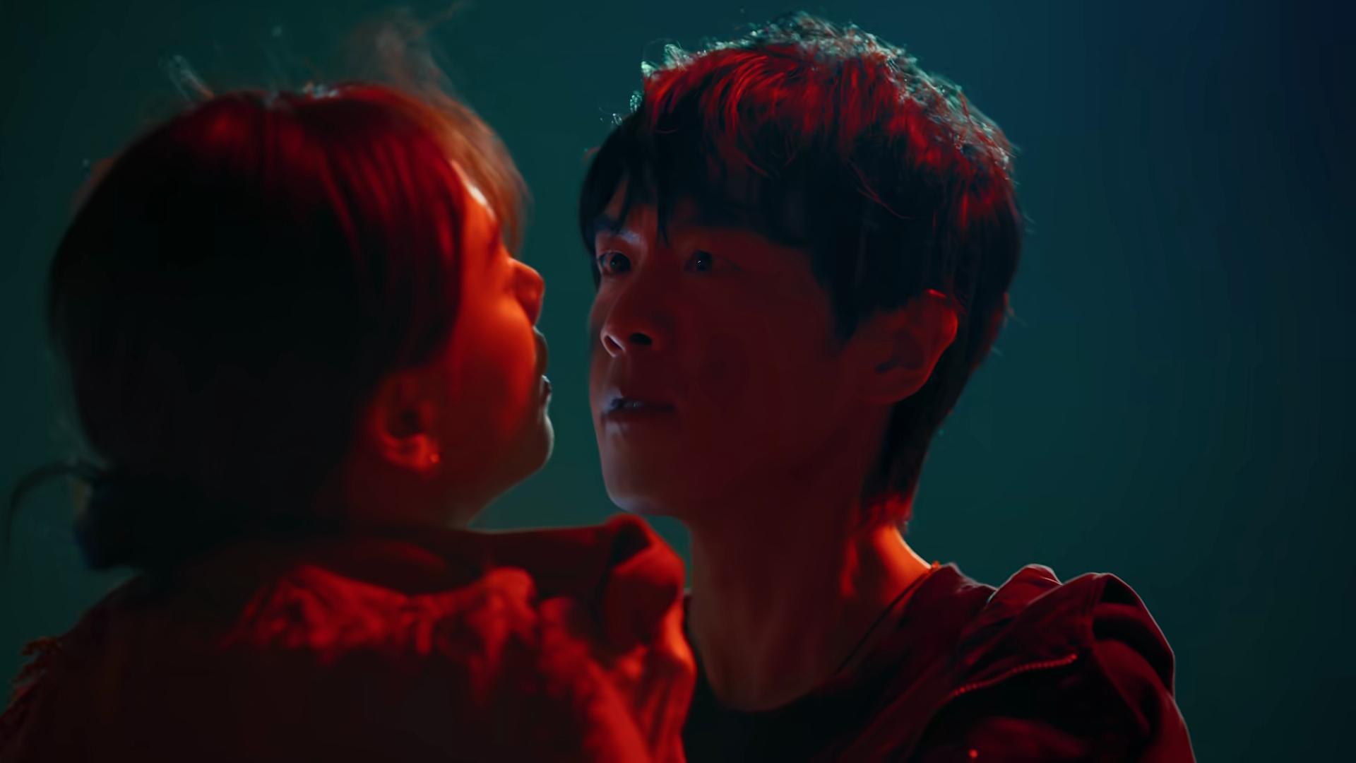 _丧尸李志破四千五百万热度高涨_2021国产黑马电视剧