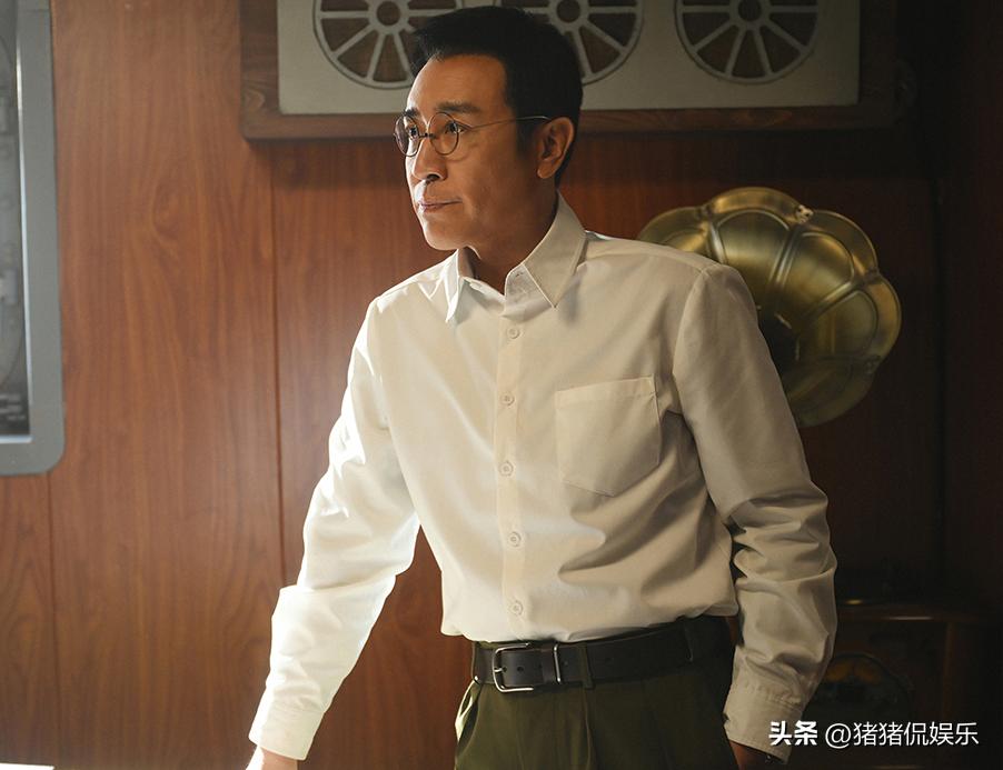 央视后晚开播！32集谍战剧来袭，看清演员阵容，网友：喜忧参半__央视后晚开播！32集谍战剧来袭，看清演员阵容，网友：喜忧参半