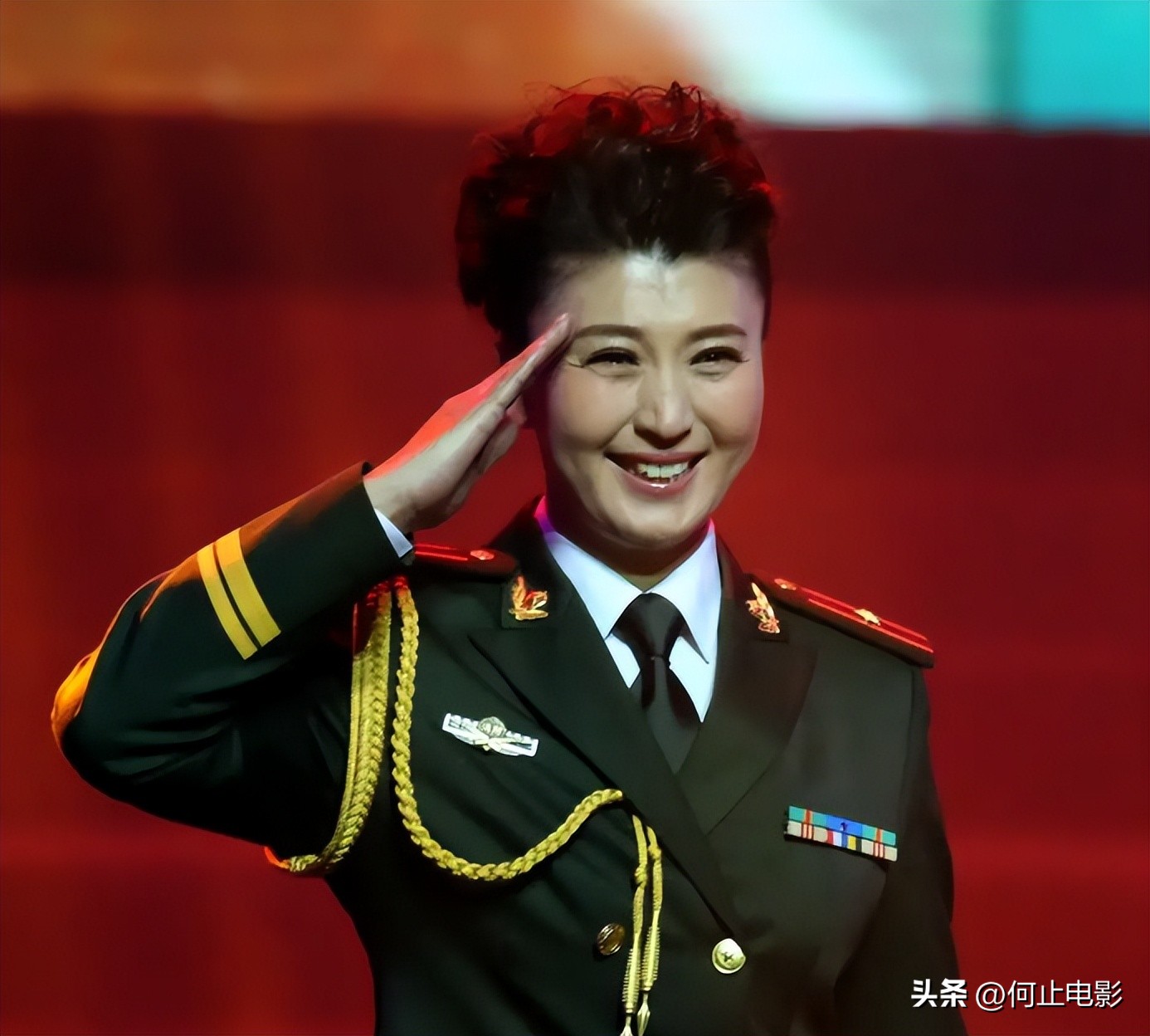 闫峰个人资料简历_编剧闫凤祥_