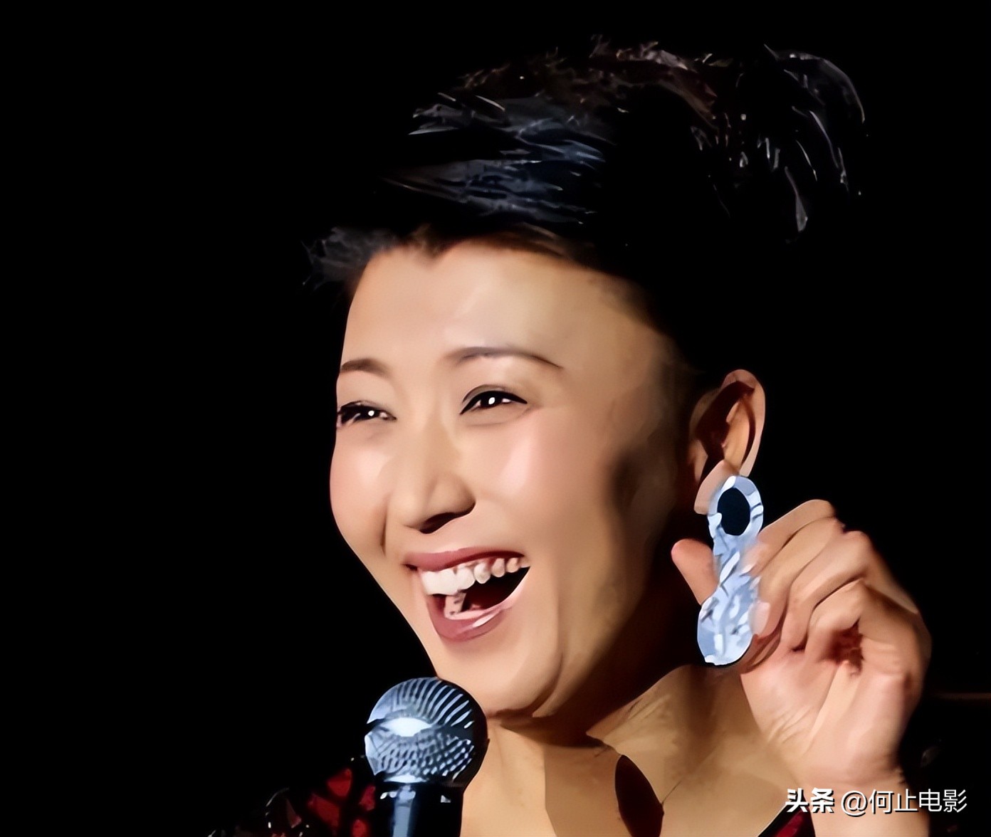 _闫峰个人资料简历_编剧闫凤祥