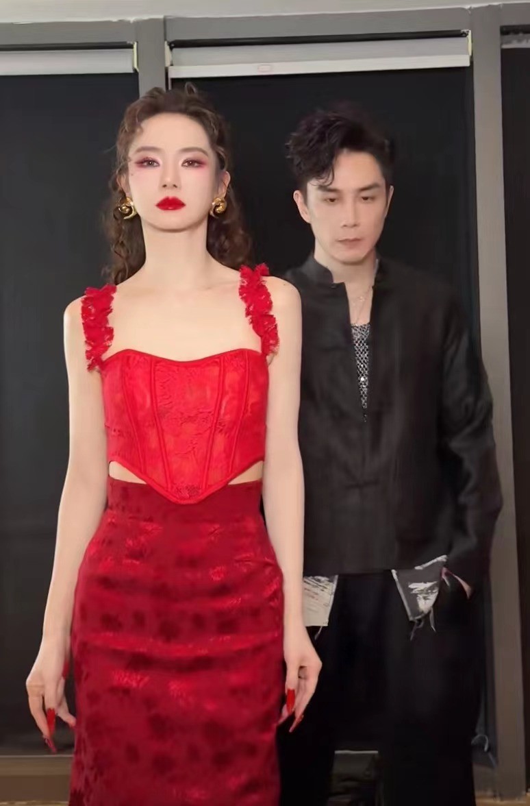 陆毅隔空示爱鲍蕾_陆毅老婆鲍蕾身高_