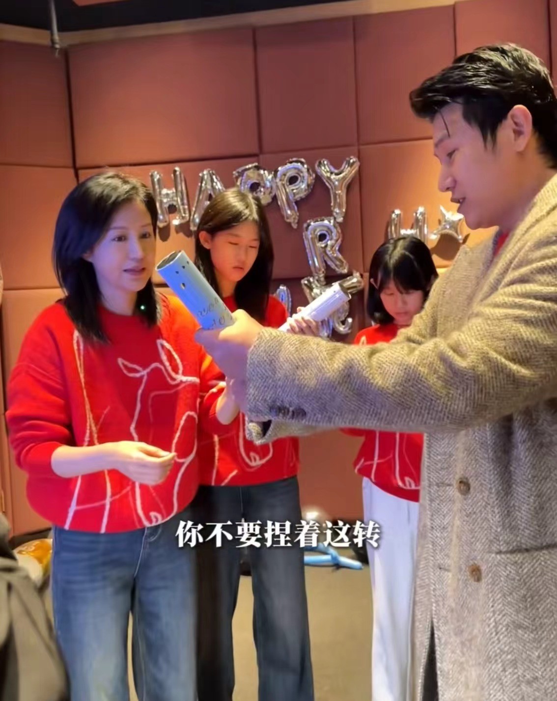 陆毅隔空示爱鲍蕾_陆毅老婆鲍蕾身高_