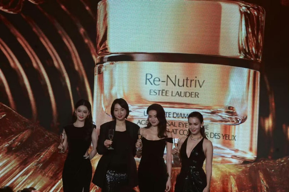 活动红毯：李沁满分贵气，卢靖姗气质好独特，被舒淇美到了_活动红毯：李沁满分贵气，卢靖姗气质好独特，被舒淇美到了_