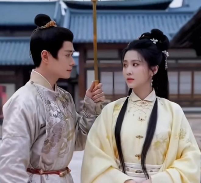 收手吧于正,和小15岁85花顶流演情侣,二人同框合照太辣眼睛_收手吧于正,和小15岁85花顶流演情侣,二人同框合照太辣眼睛_