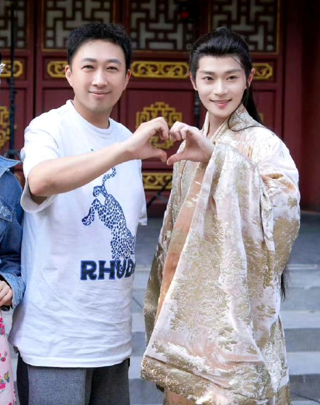 收手吧于正,和小15岁85花顶流演情侣,二人同框合照太辣眼睛_收手吧于正,和小15岁85花顶流演情侣,二人同框合照太辣眼睛_