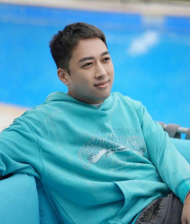 _收手吧于正,和小15岁85花顶流演情侣,二人同框合照太辣眼睛_收手吧于正,和小15岁85花顶流演情侣,二人同框合照太辣眼睛