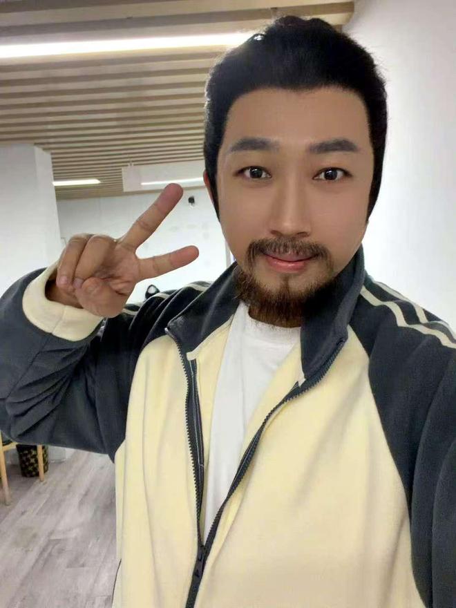 _收手吧于正,和小15岁85花顶流演情侣,二人同框合照太辣眼睛_收手吧于正,和小15岁85花顶流演情侣,二人同框合照太辣眼睛