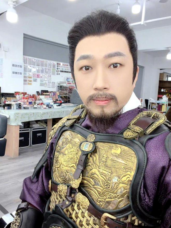 收手吧于正,和小15岁85花顶流演情侣,二人同框合照太辣眼睛__收手吧于正,和小15岁85花顶流演情侣,二人同框合照太辣眼睛