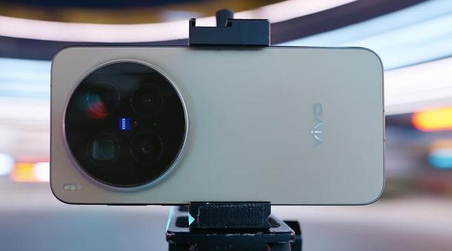 滕丛丛导演__曾志伟当导演拍过的电影